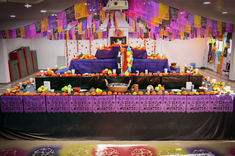 Altar de Muertos y mercado comunitario